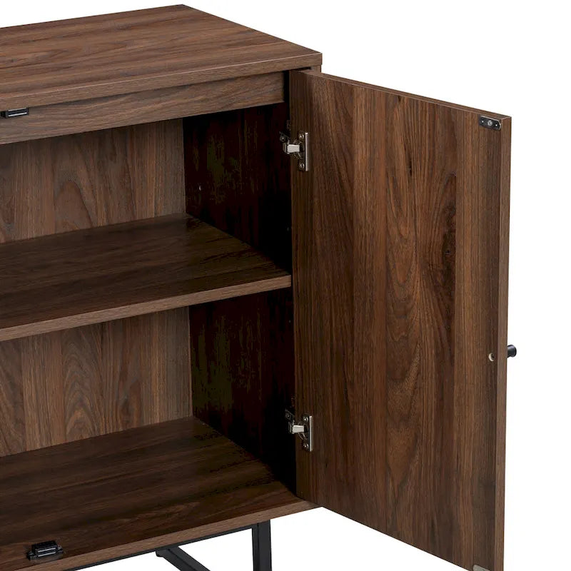 Akzentschrank mit Türen aus natürlichem Rattan-Geflecht, Metalluntergestell und verstellbarem Einlegeboden
